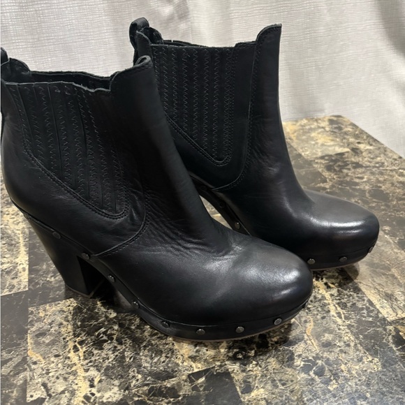 UGG Carberry Black Leather Studded Platform Heel Chunky Boots US11/EUR42 EUC - Picture 5 of 9